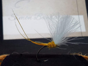 The two feather Mayfly - guldbrun med ljusa vingar